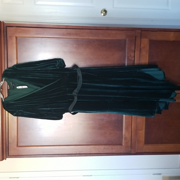 Lane Bryant Dresses & Skirts - Lane Bryant velvet belted dress